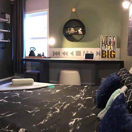 Double Bed Guest Room Хамилтън Екстериор снимка